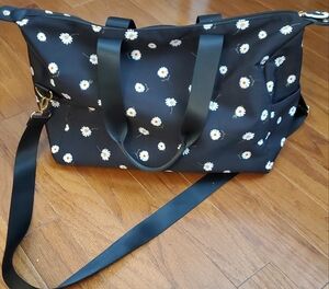 Alice & Olivia Black/White Daisy
Duffel Bag